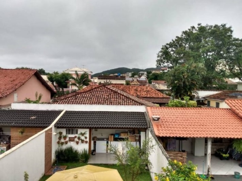 Casa à venda com 3 quartos, 141m² - Foto 1