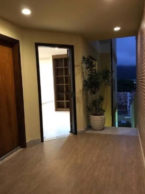 Casa à venda com 3 quartos, 210m² - Foto 3