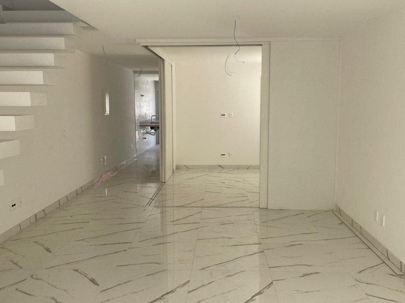 Casa à venda com 4 quartos, 177m² - Foto 4