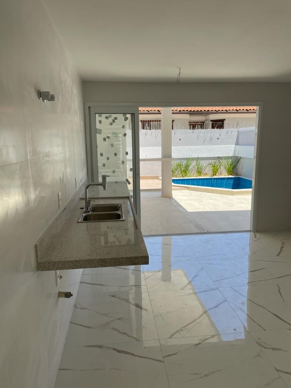 Casa à venda com 4 quartos, 177m² - Foto 9