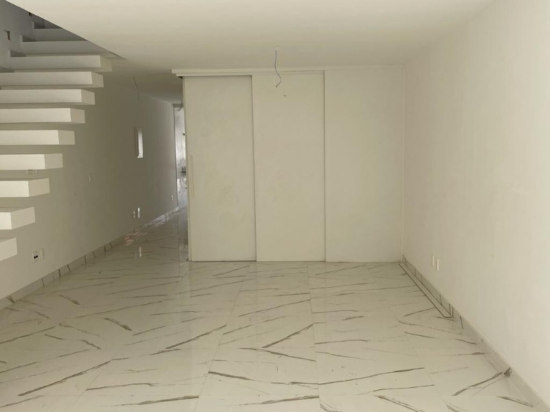 Casa à venda com 4 quartos, 177m² - Foto 3