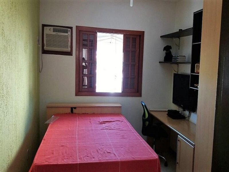 Casa à venda com 4 quartos, 189m² - Foto 2