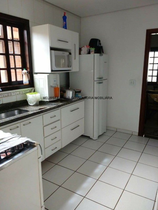 Casa à venda com 3 quartos, 170m² - Foto 9