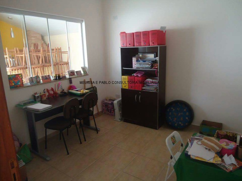 Casa à venda com 3 quartos, 220m² - Foto 2