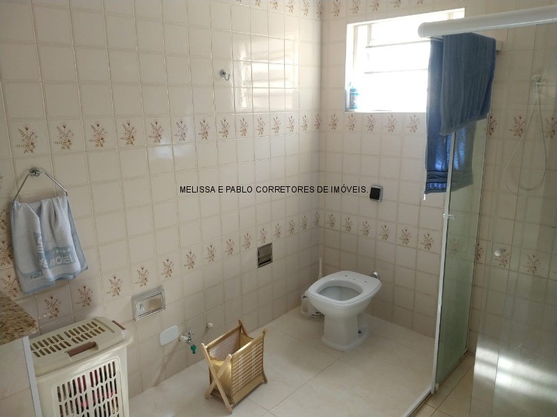 Casa à venda com 5 quartos, 230m² - Foto 2