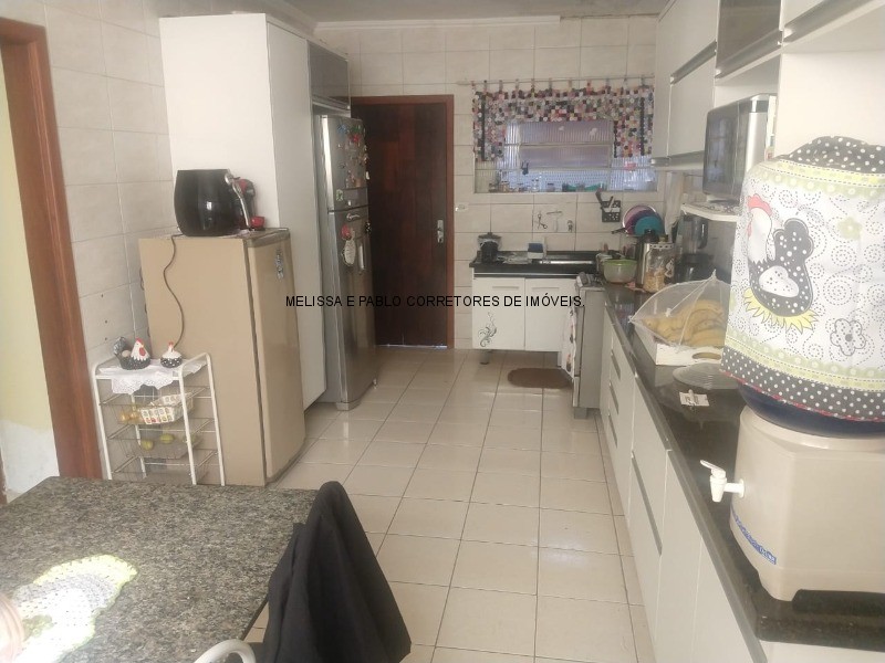 Casa à venda com 5 quartos, 230m² - Foto 15