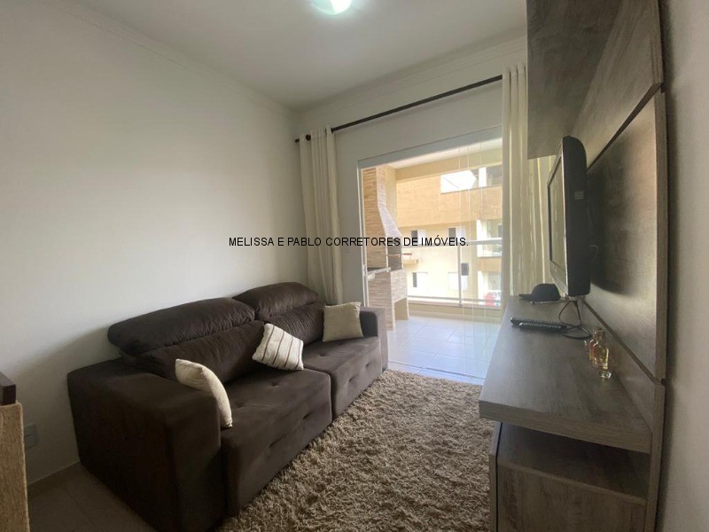 Apartamento à venda com 2 quartos, 70m² - Foto 2