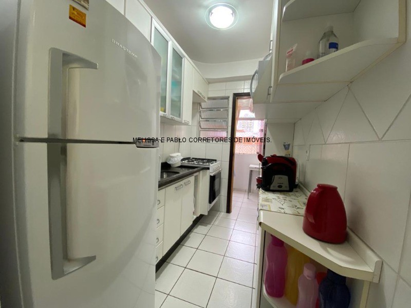 Apartamento à venda com 2 quartos, 65m² - Foto 3