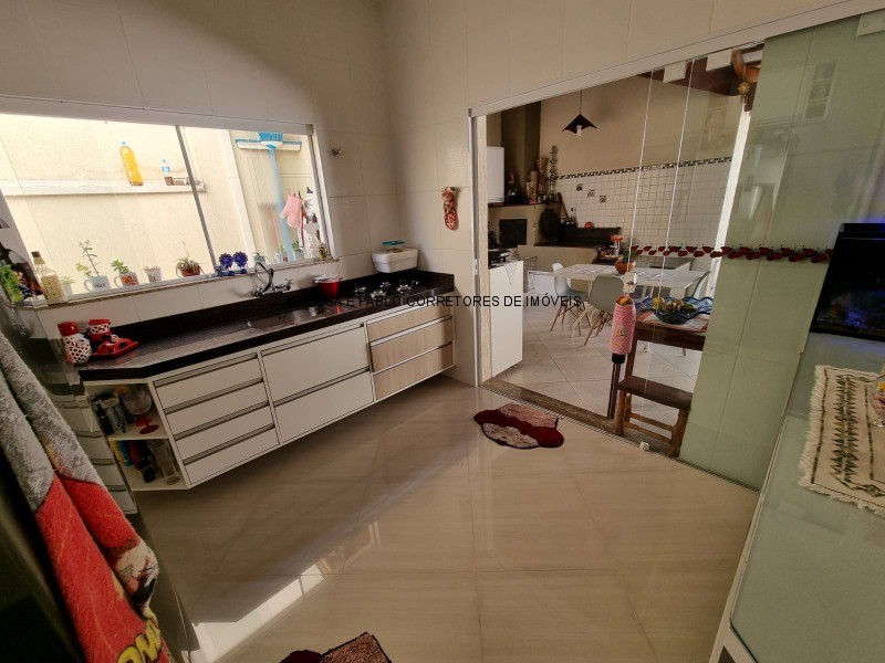 Casa à venda com 3 quartos, 270m² - Foto 30