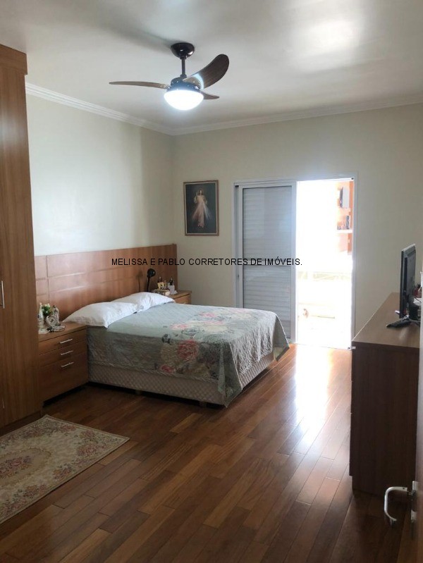 Casa à venda com 5 quartos, 209m² - Foto 10