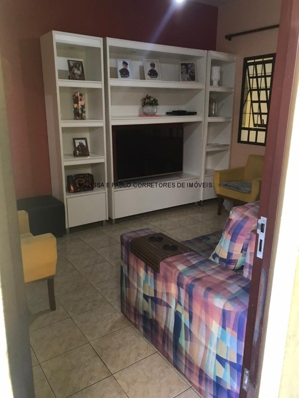 Casa à venda com 2 quartos, 65m² - Foto 2