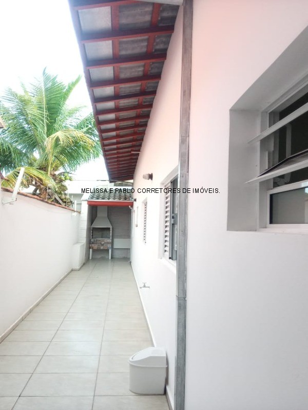 Casa à venda com 3 quartos, 100m² - Foto 2