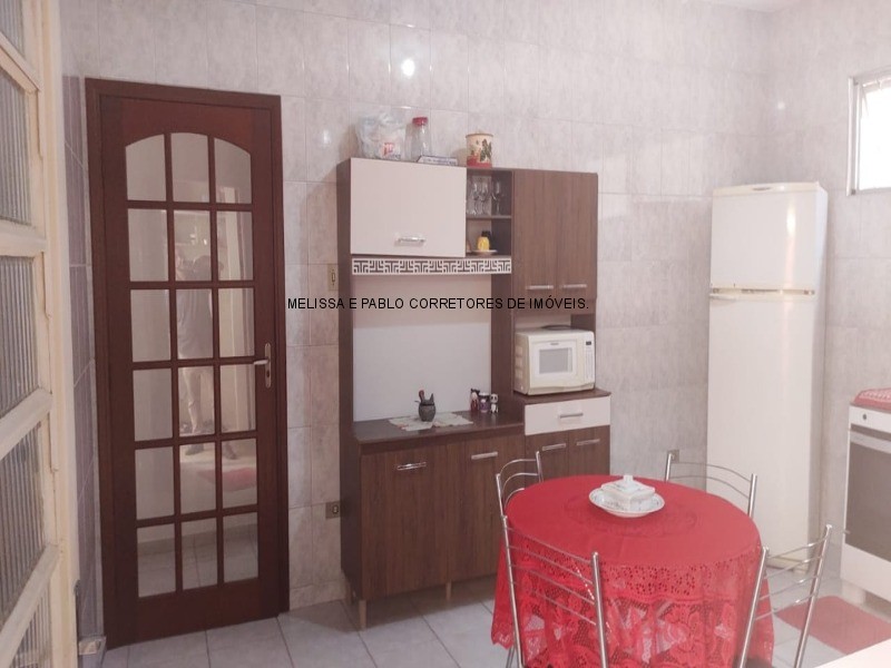 Casa à venda com 3 quartos, 220m² - Foto 8