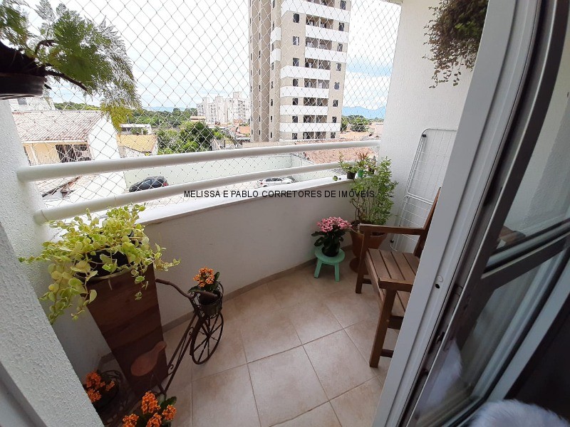 Apartamento à venda com 2 quartos, 68m² - Foto 1