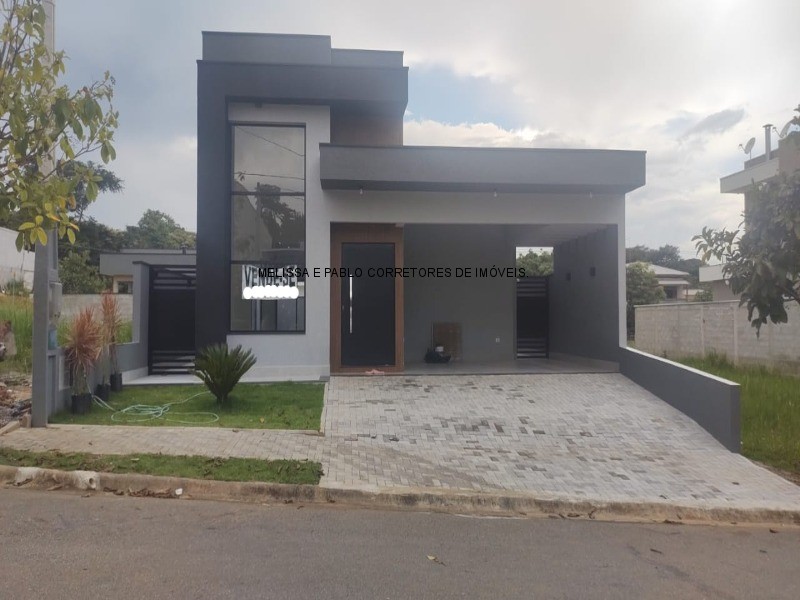 Casa à venda com 3 quartos, 275m² - Foto 1