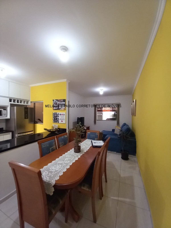 Casa à venda com 2 quartos, 125m² - Foto 2