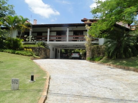 Casa à venda e aluguel com 8 quartos, 884m² - Foto 1