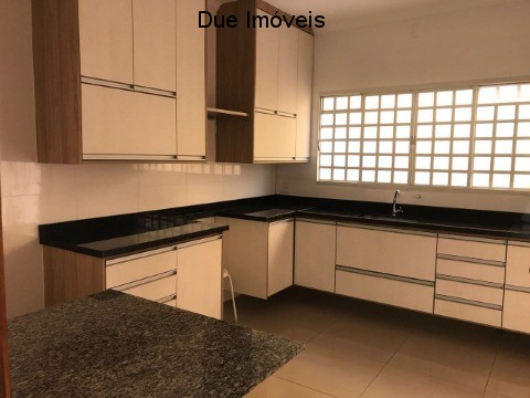 Casa à venda com 3 quartos, 174m² - Foto 4