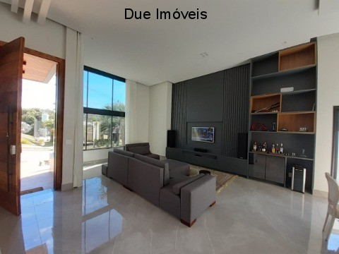 Casa à venda com 3 quartos, 253m² - Foto 4