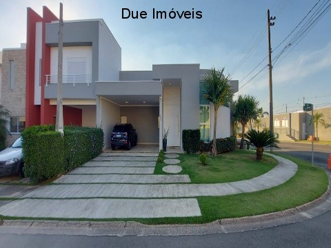 Casa à venda com 4 quartos, 248m² - Foto 1