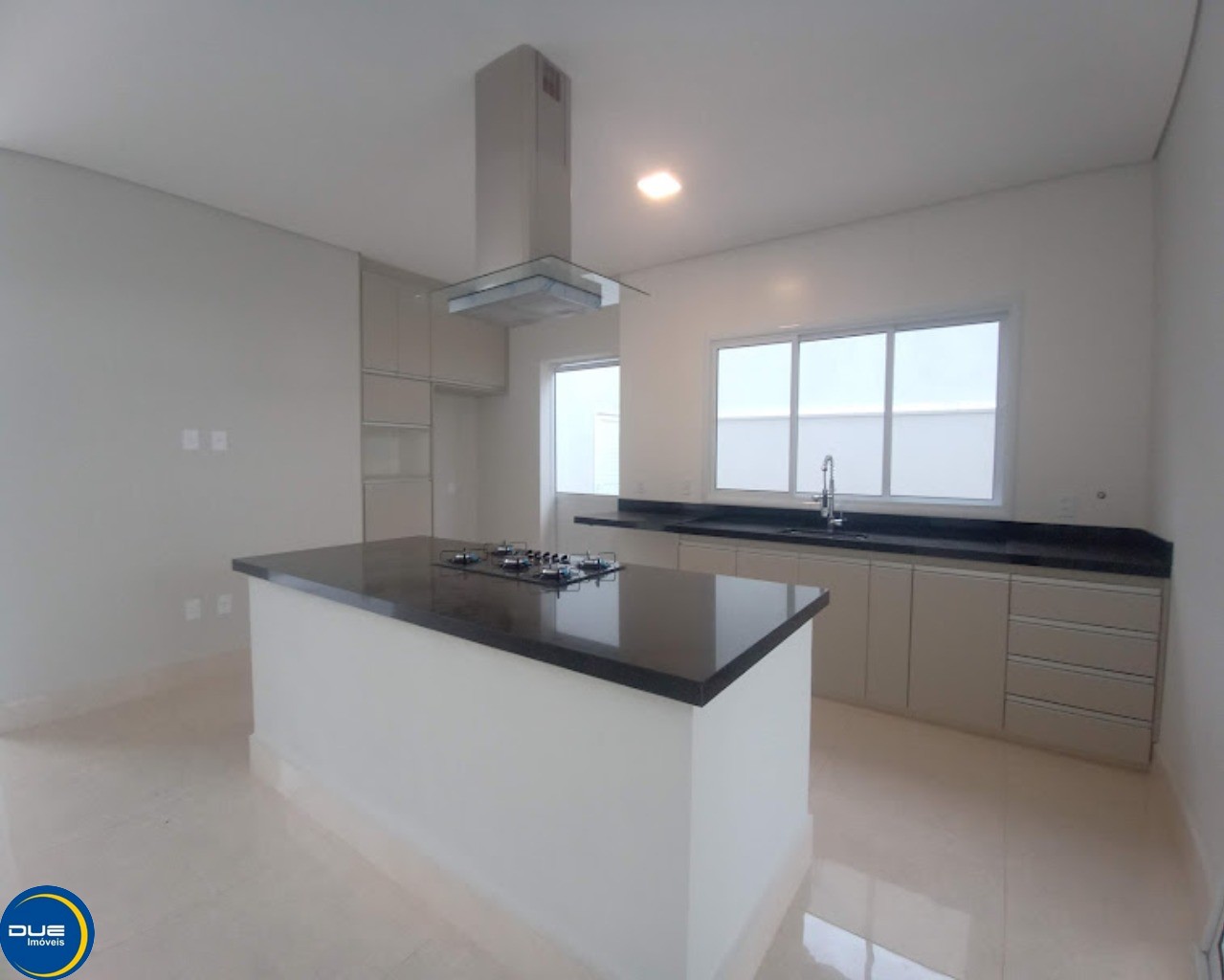 Casa à venda com 3 quartos, 286m² - Foto 9