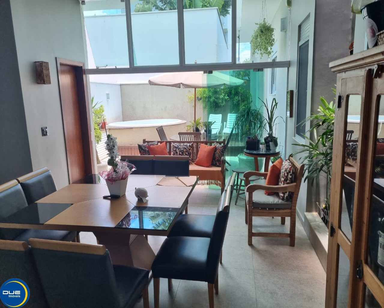 Casa à venda com 3 quartos, 220m² - Foto 2