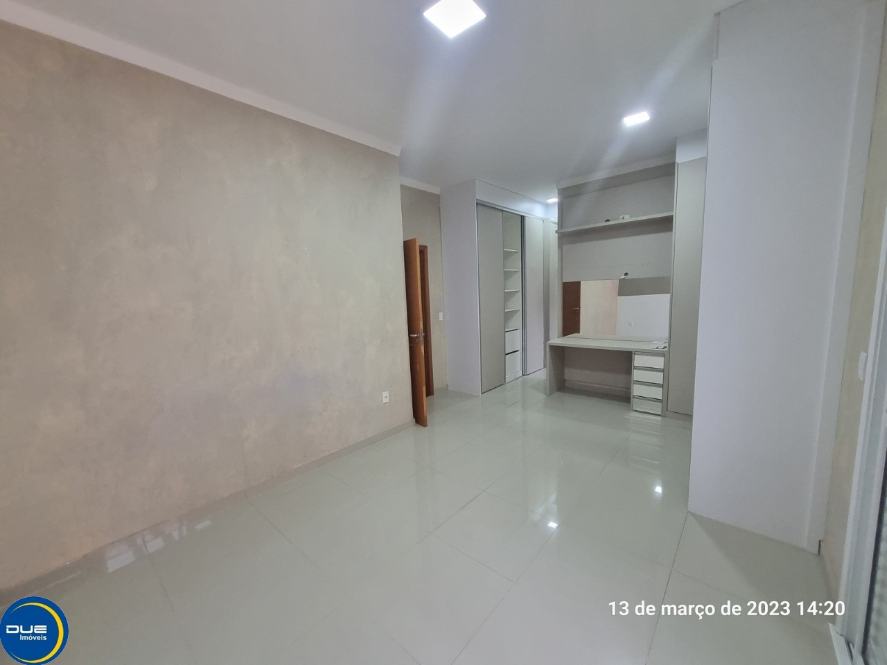 Casa à venda com 3 quartos, 150m² - Foto 2