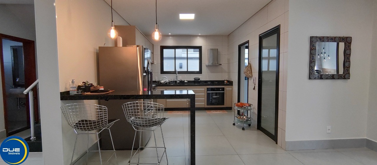 Casa à venda com 4 quartos, 350m² - Foto 12