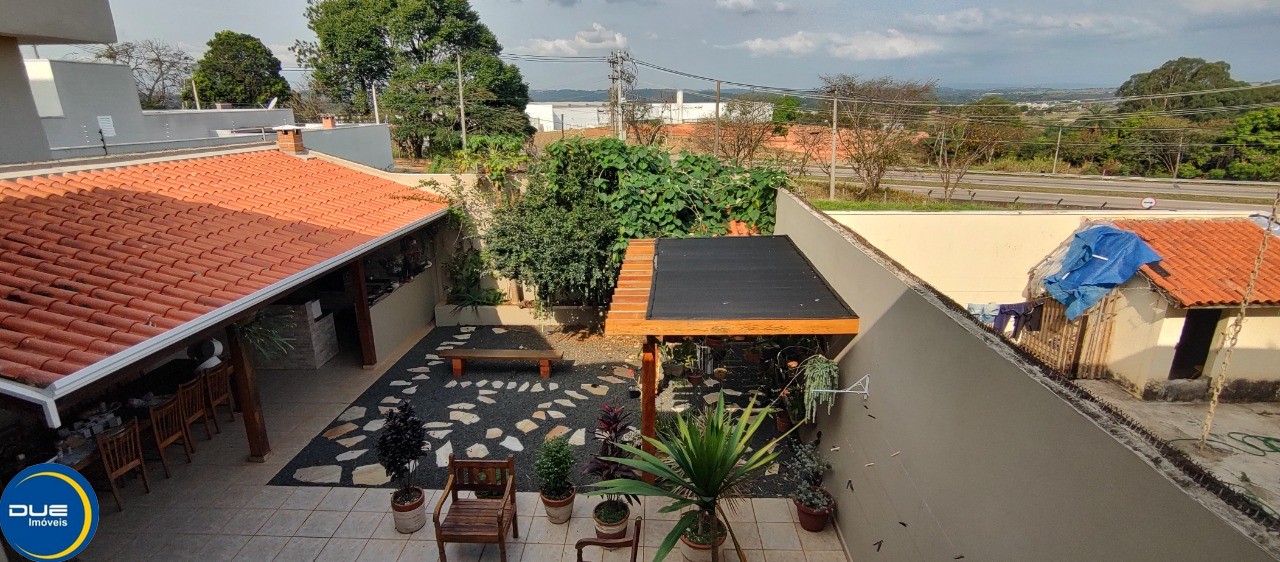 Casa à venda com 3 quartos, 300m² - Foto 2