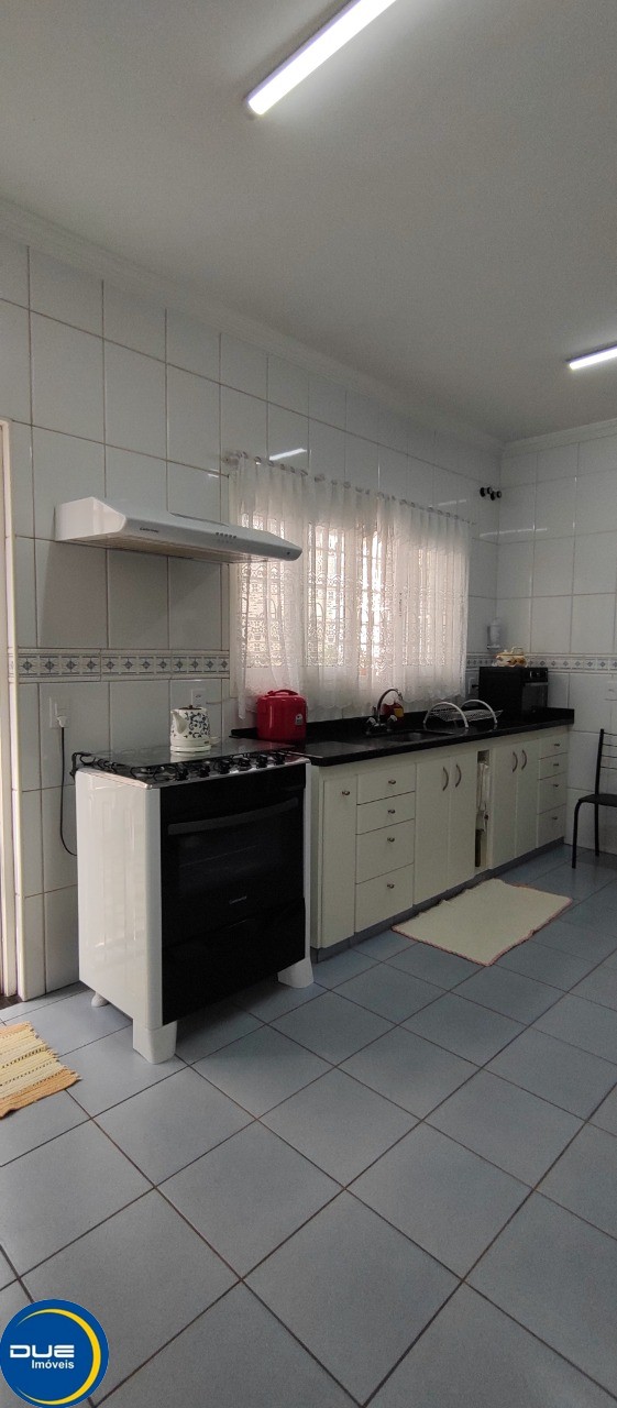 Casa à venda com 3 quartos, 300m² - Foto 19