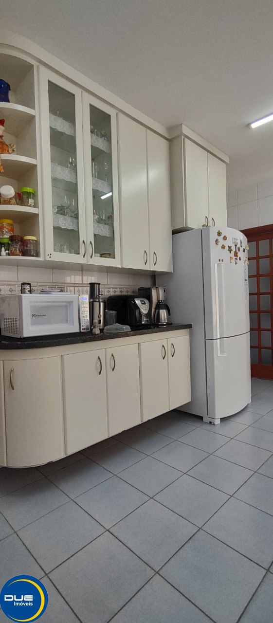 Casa à venda com 3 quartos, 300m² - Foto 18