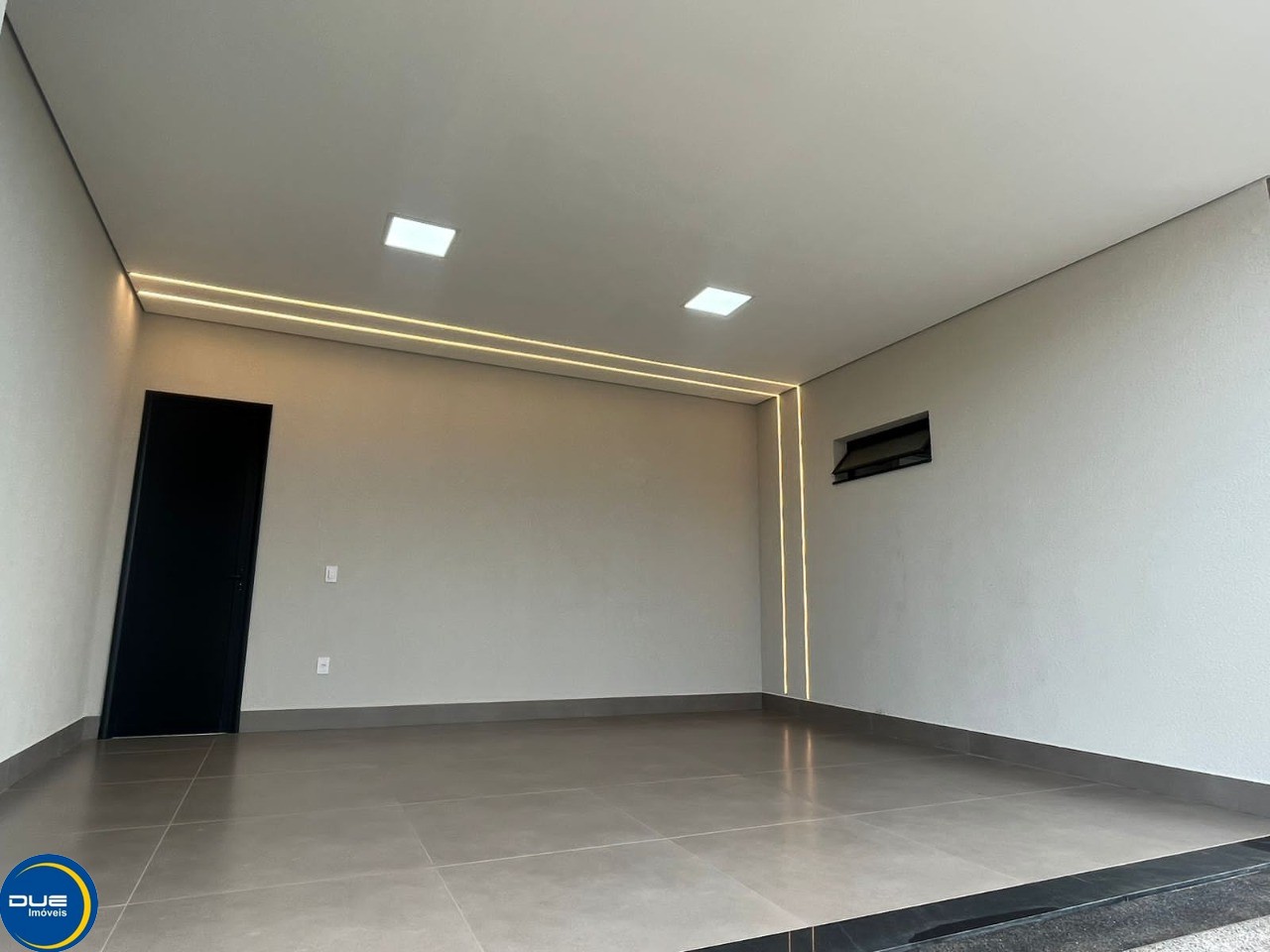 Casa à venda com 3 quartos, 330m² - Foto 2