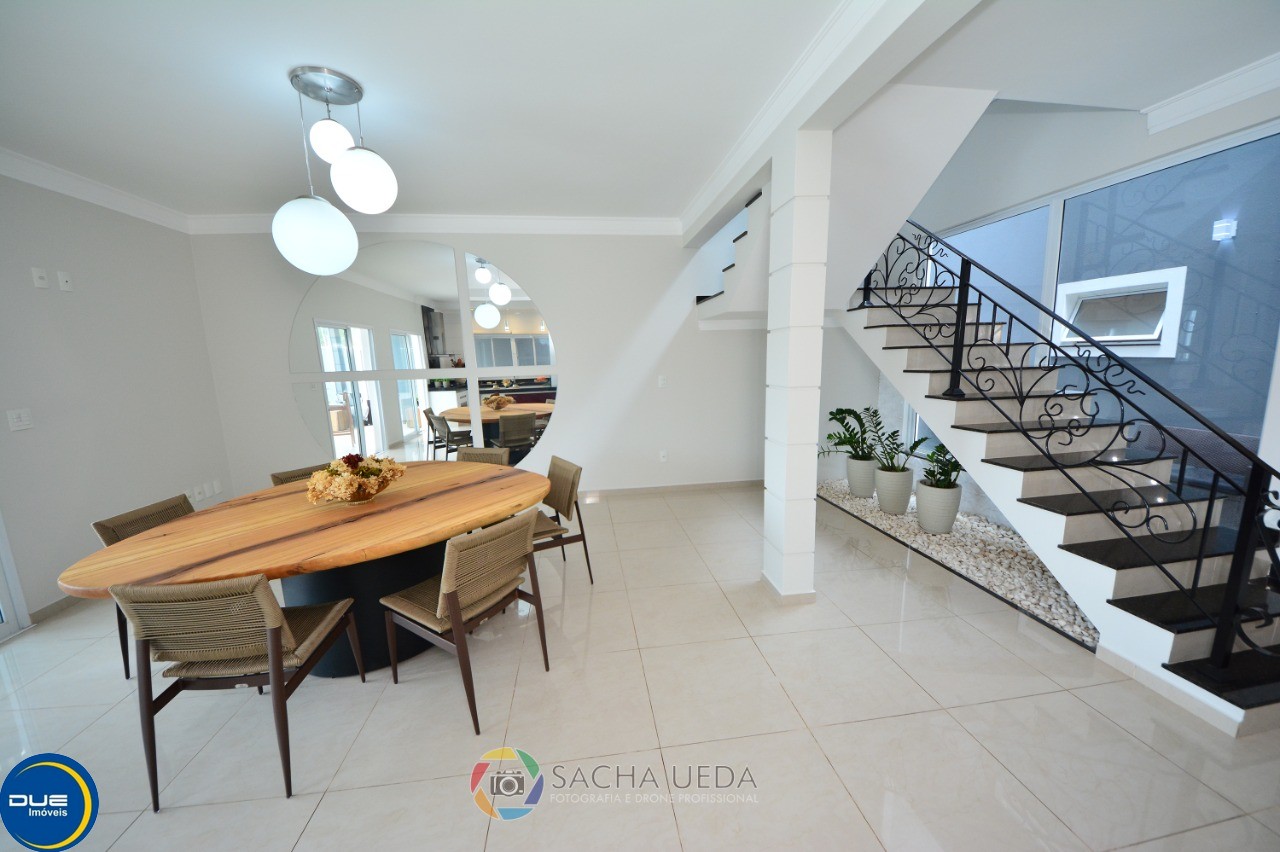 Casa à venda com 4 quartos, 300m² - Foto 13