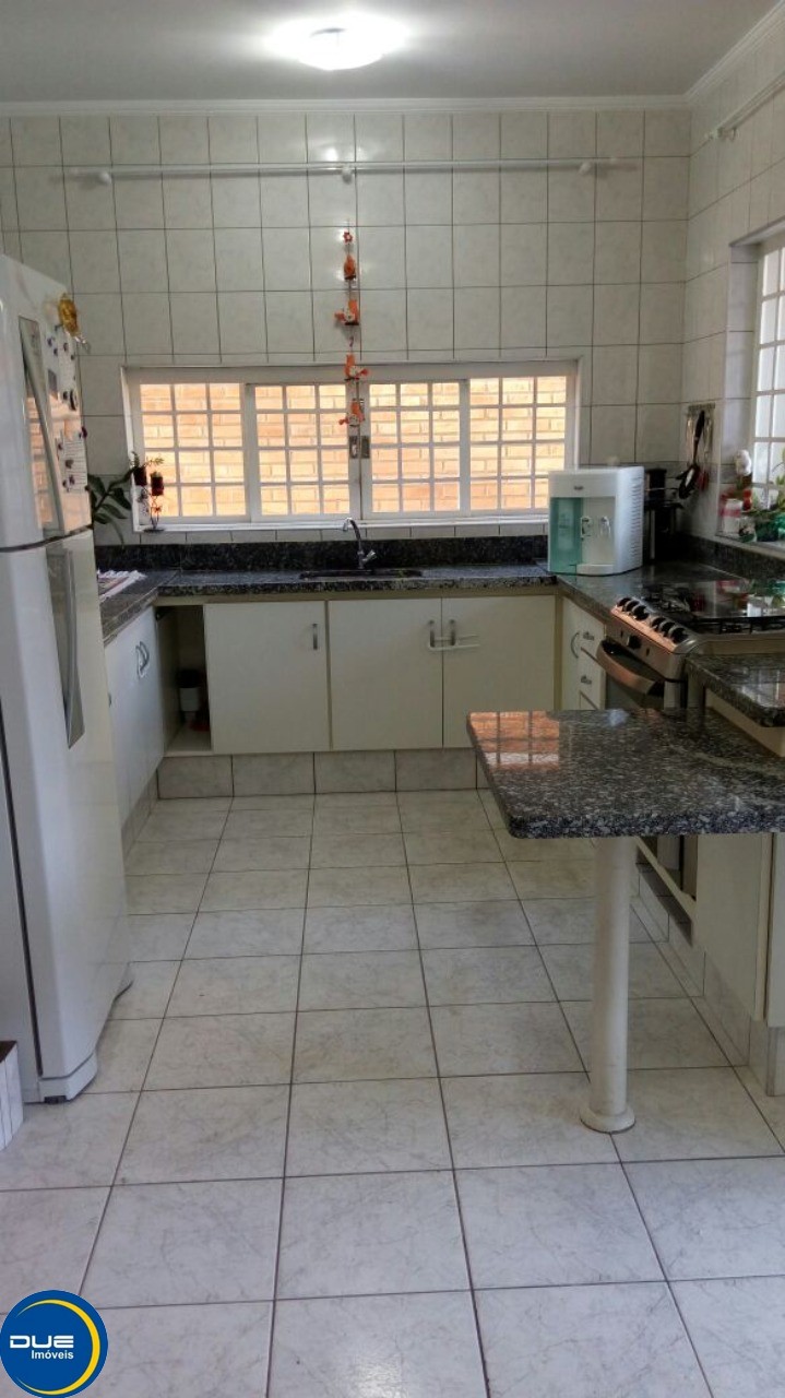 Casa à venda com 3 quartos, 300m² - Foto 14