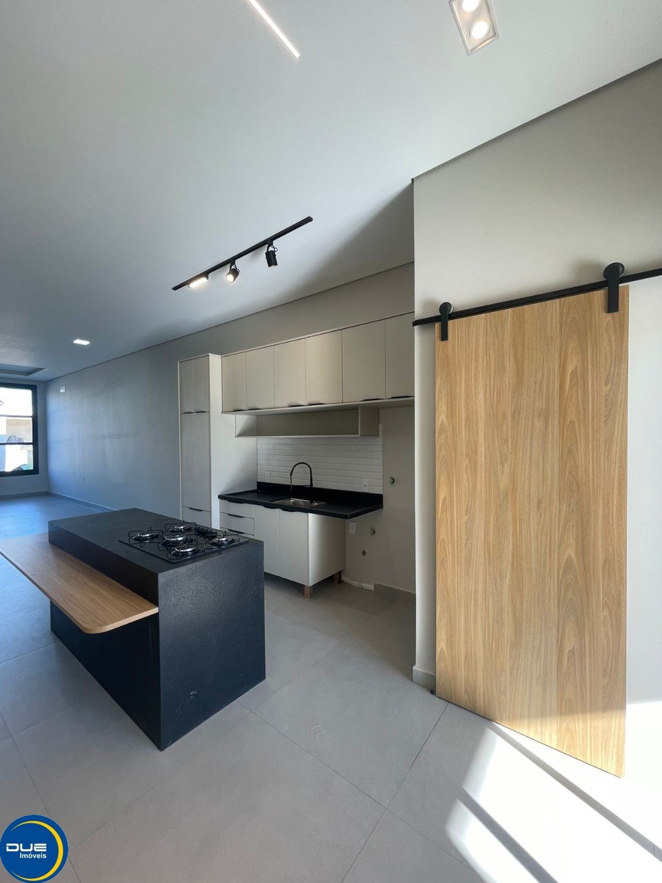 Casa à venda com 3 quartos, 306m² - Foto 3