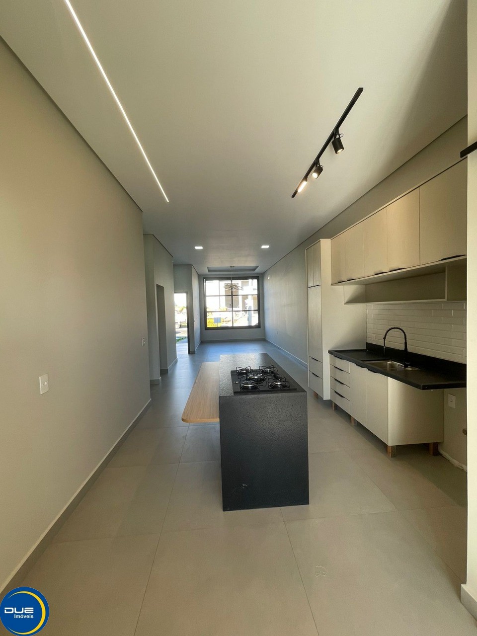 Casa à venda com 3 quartos, 306m² - Foto 4