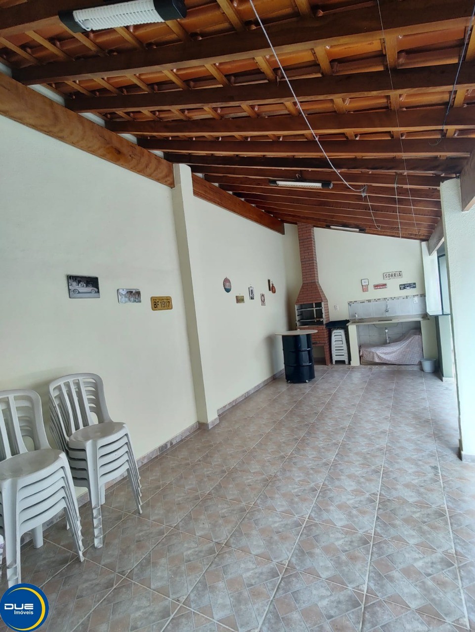 Casa à venda com 2 quartos, 103m² - Foto 2