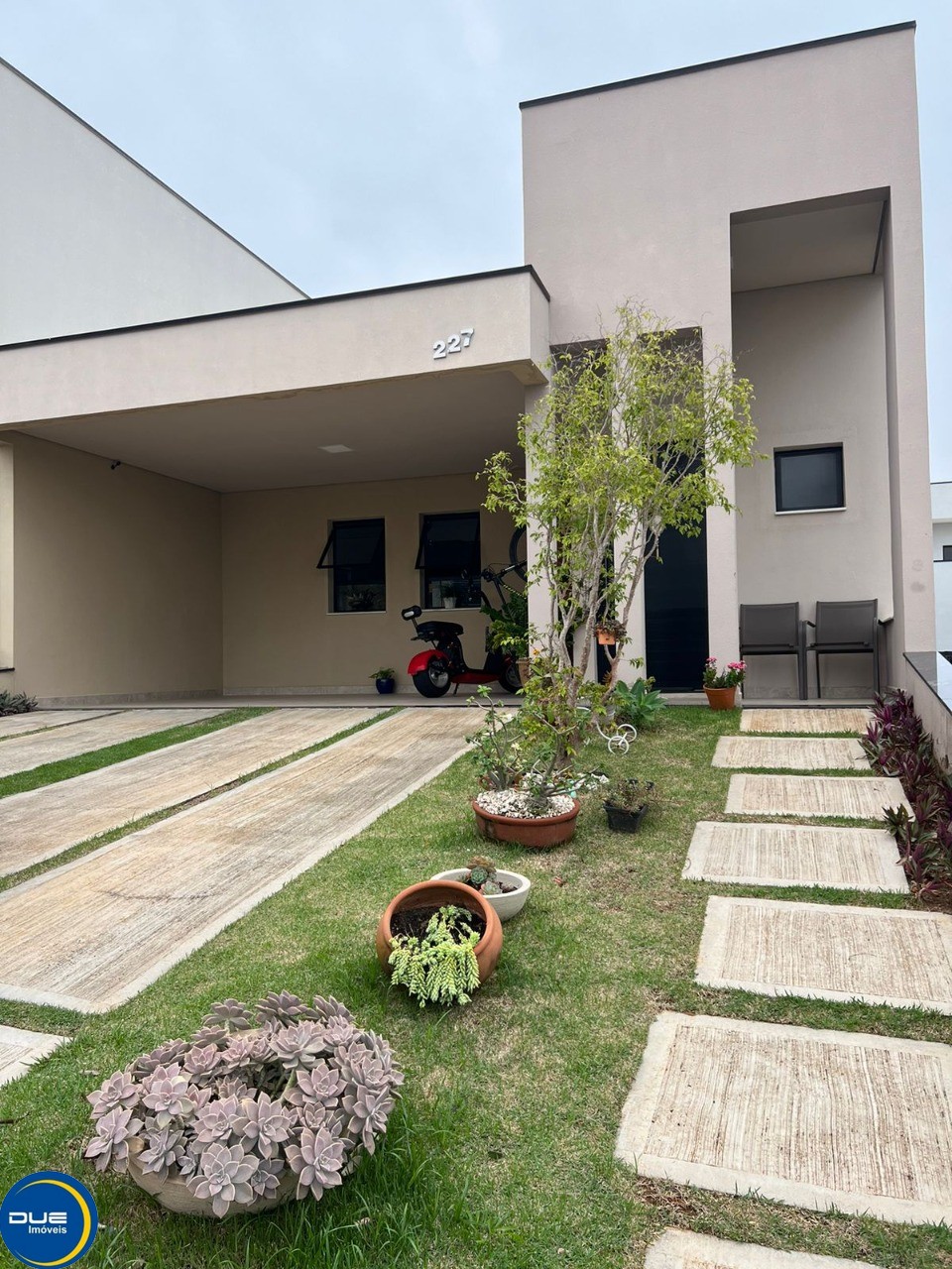 Casa à venda com 3 quartos, 200m² - Foto 1