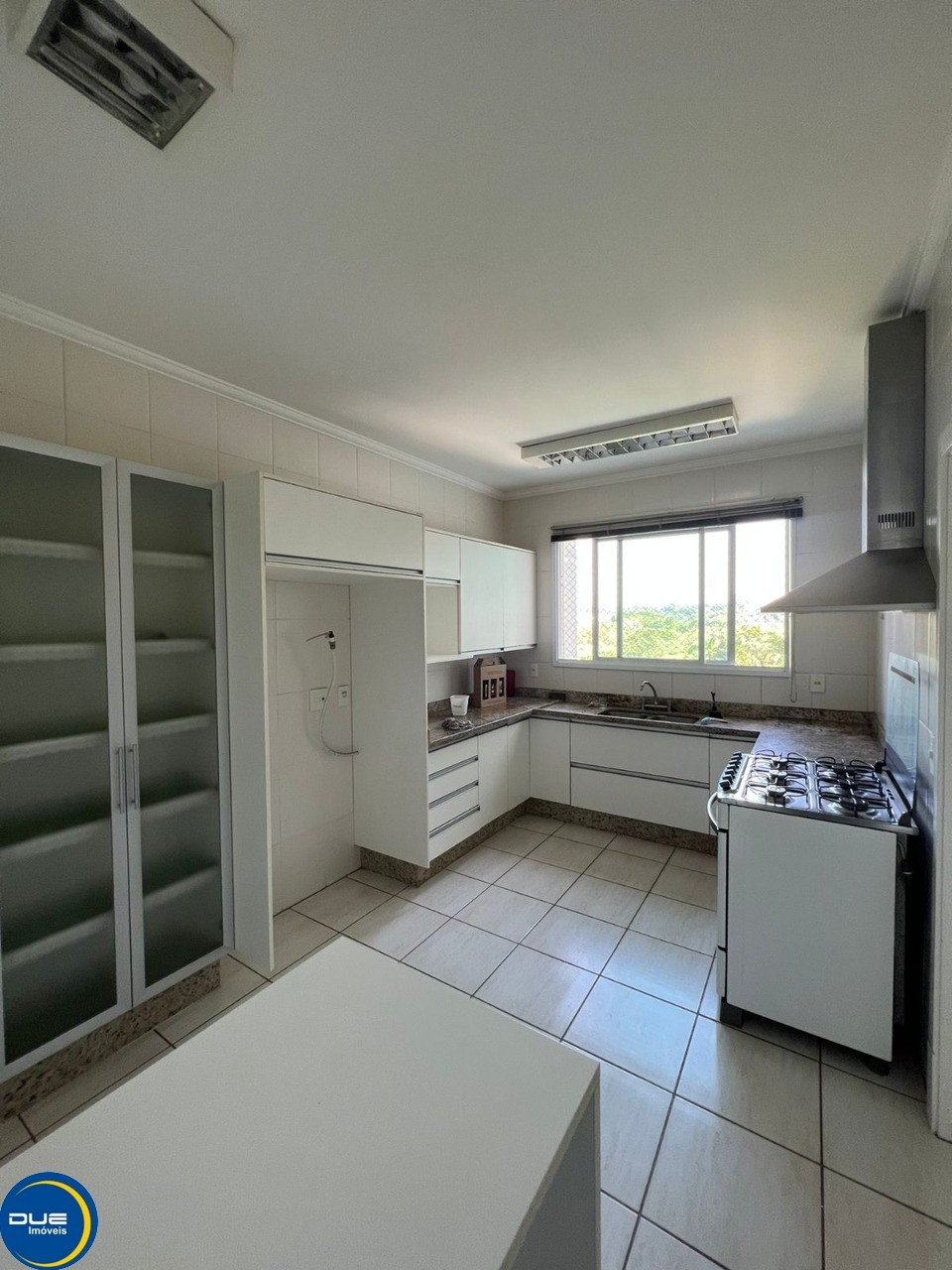 Apartamento à venda com 4 quartos, 188m² - Foto 13