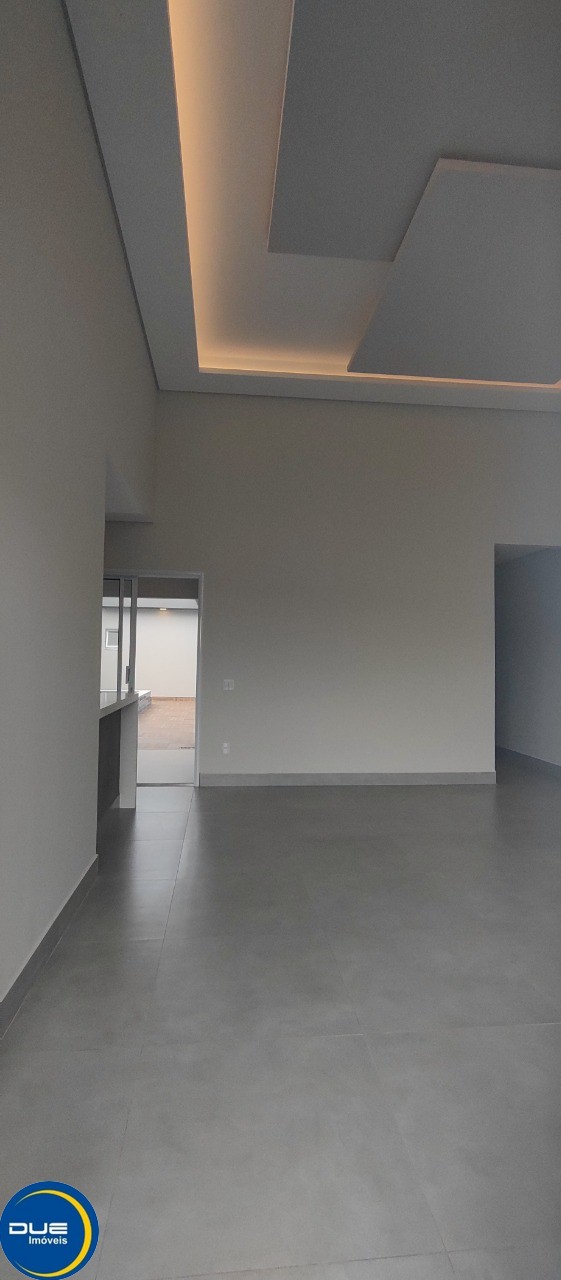 Casa à venda com 3 quartos, 320m² - Foto 2