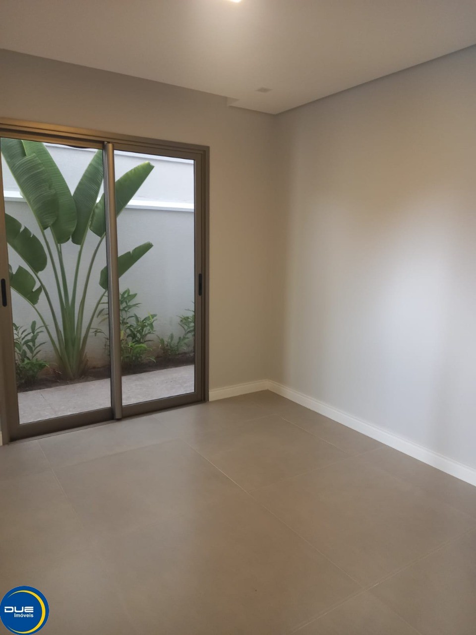 Casa à venda com 3 quartos, 360m² - Foto 3