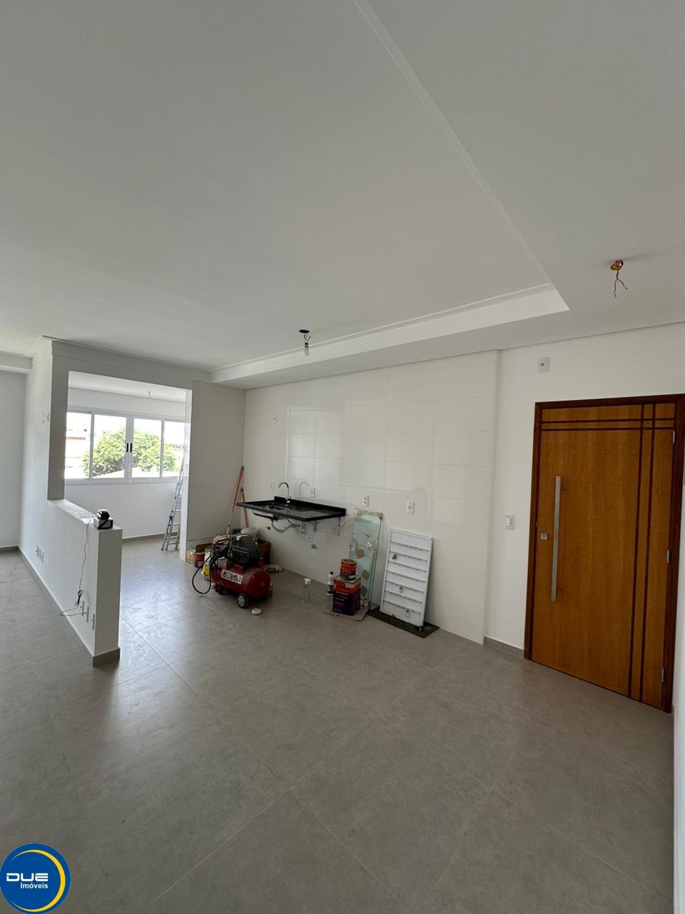 Apartamento à venda com 3 quartos, 94m² - Foto 2