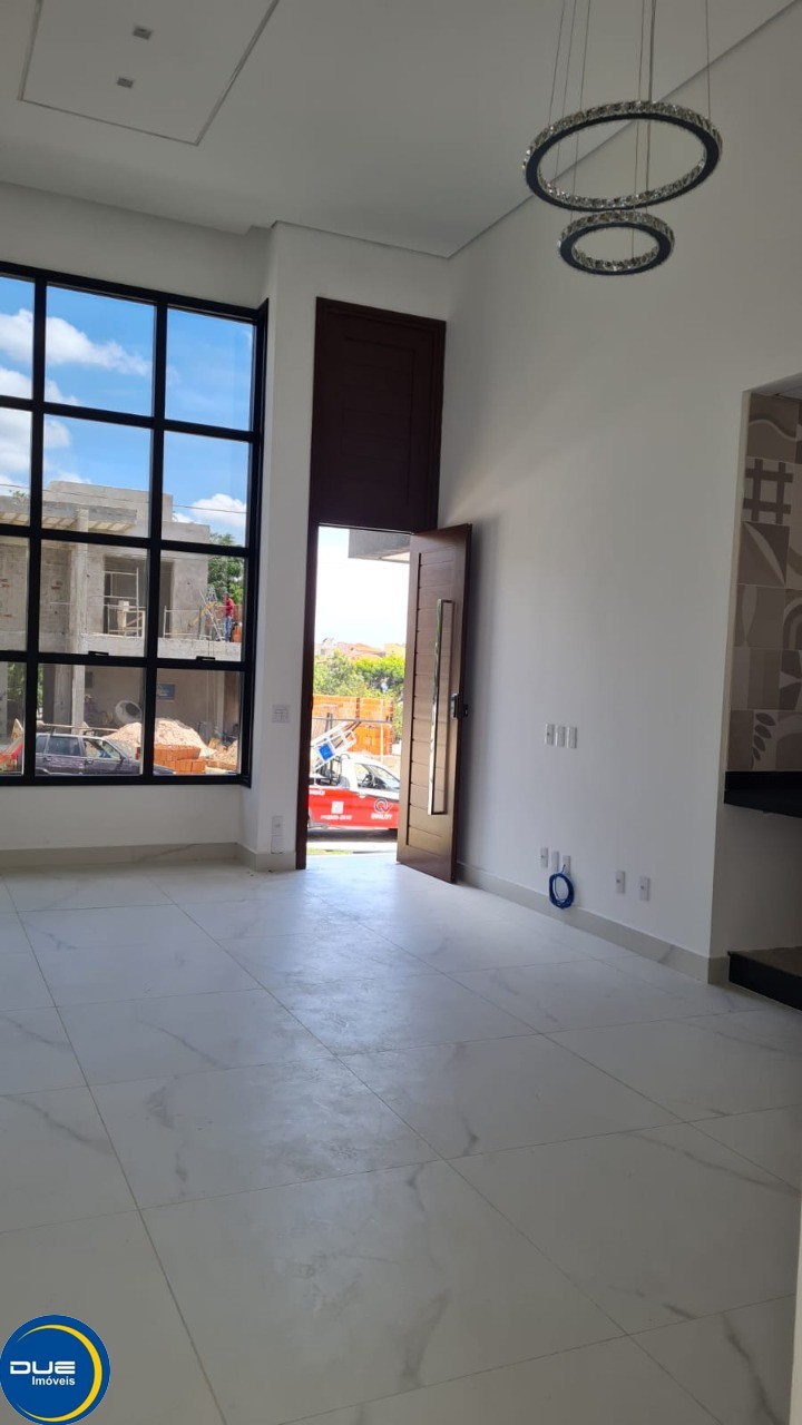 Casa à venda com 3 quartos, 330m² - Foto 2