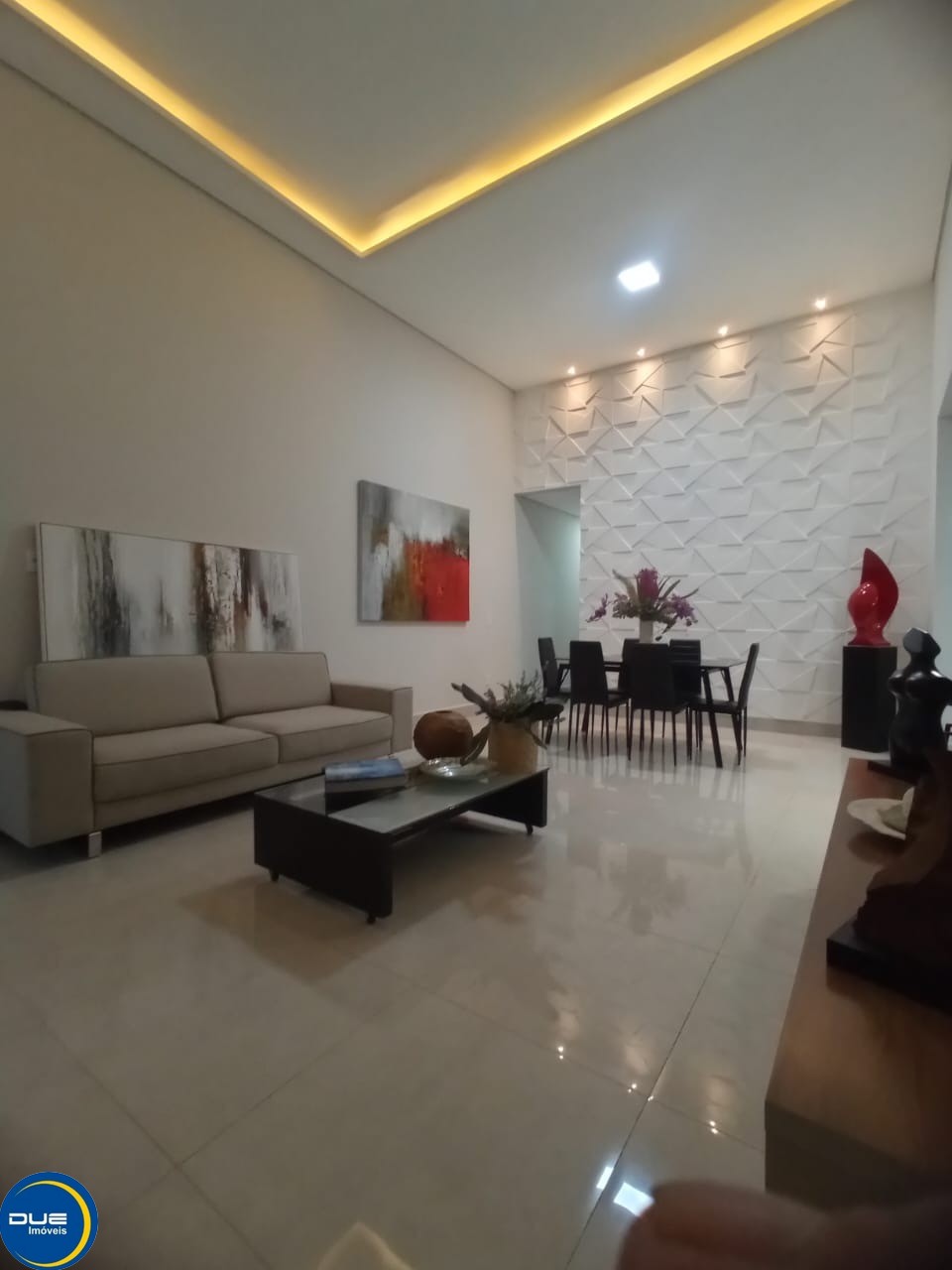 Casa à venda com 3 quartos, 137m² - Foto 2