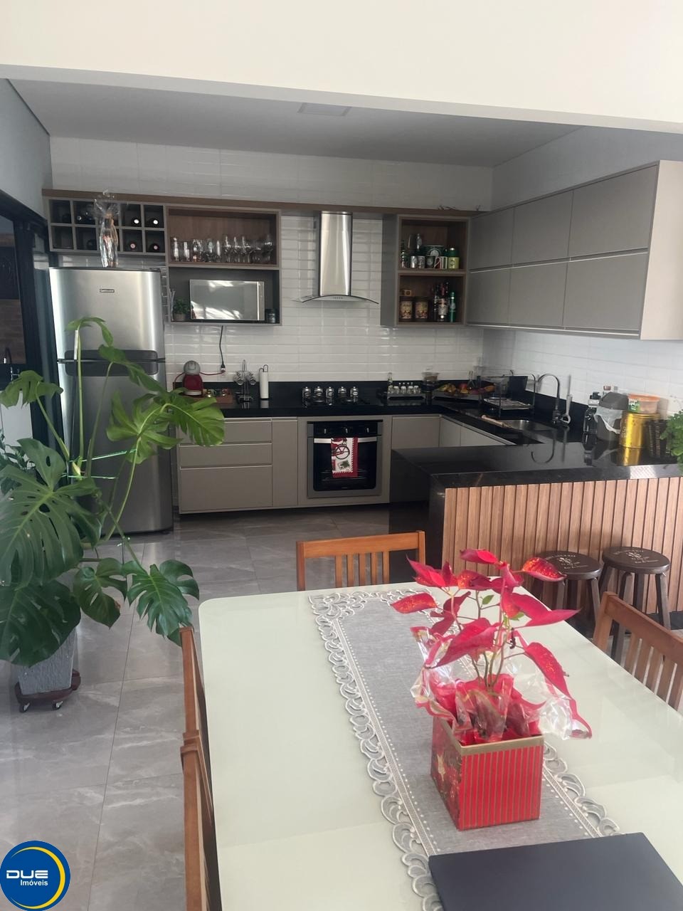 Casa à venda com 3 quartos, 141m² - Foto 4