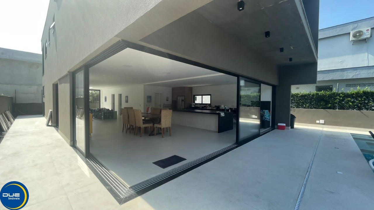 Casa à venda com 6 quartos, 390m² - Foto 1