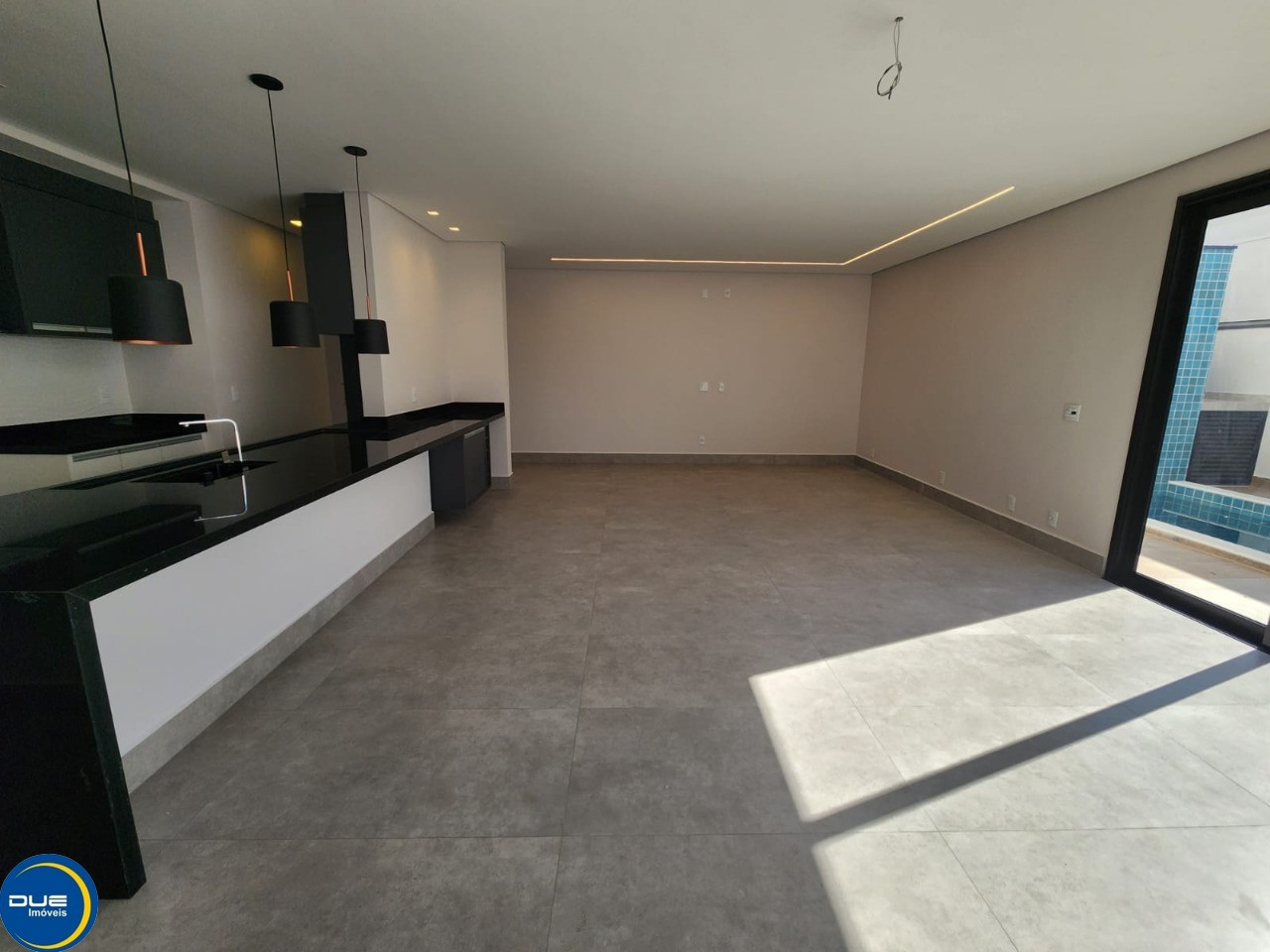 Casa à venda com 3 quartos, 182m² - Foto 1