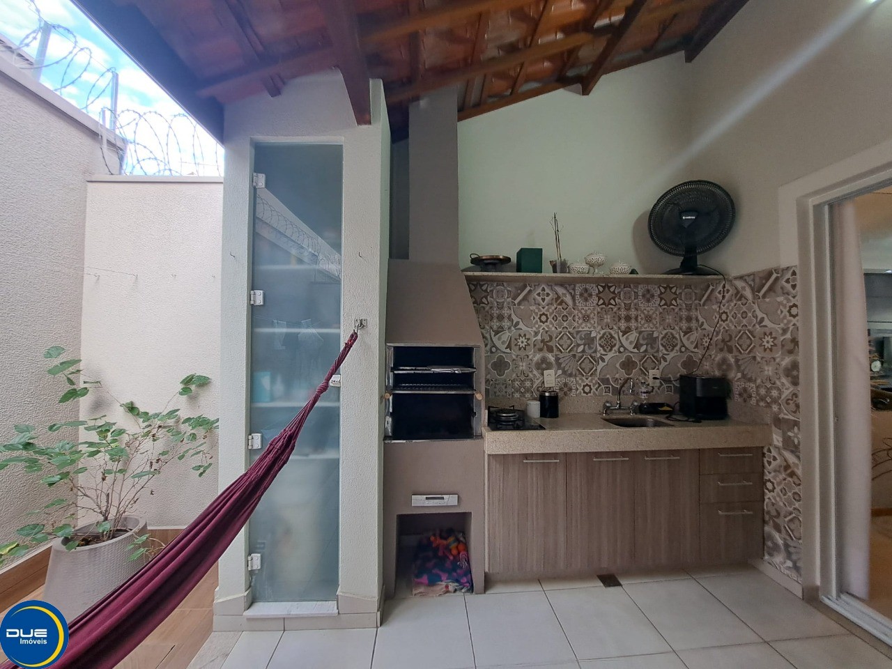 Casa à venda com 3 quartos, 150m² - Foto 11