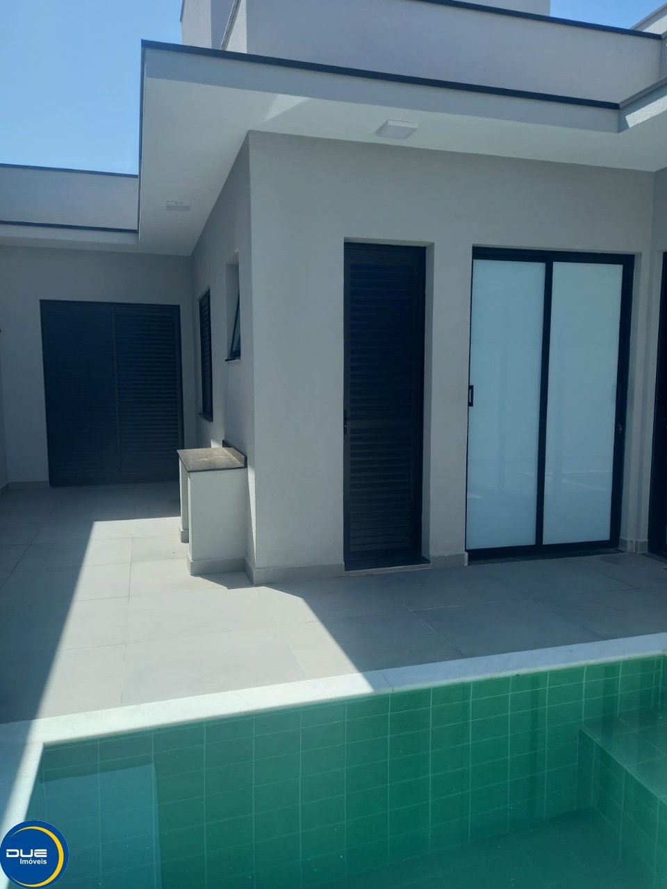 Casa à venda com 3 quartos, 300m² - Foto 2