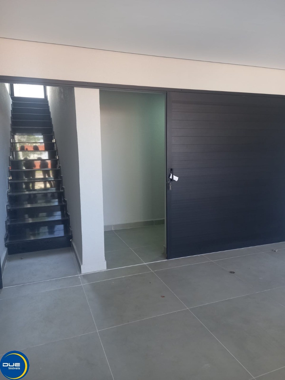 Casa à venda com 3 quartos, 300m² - Foto 4